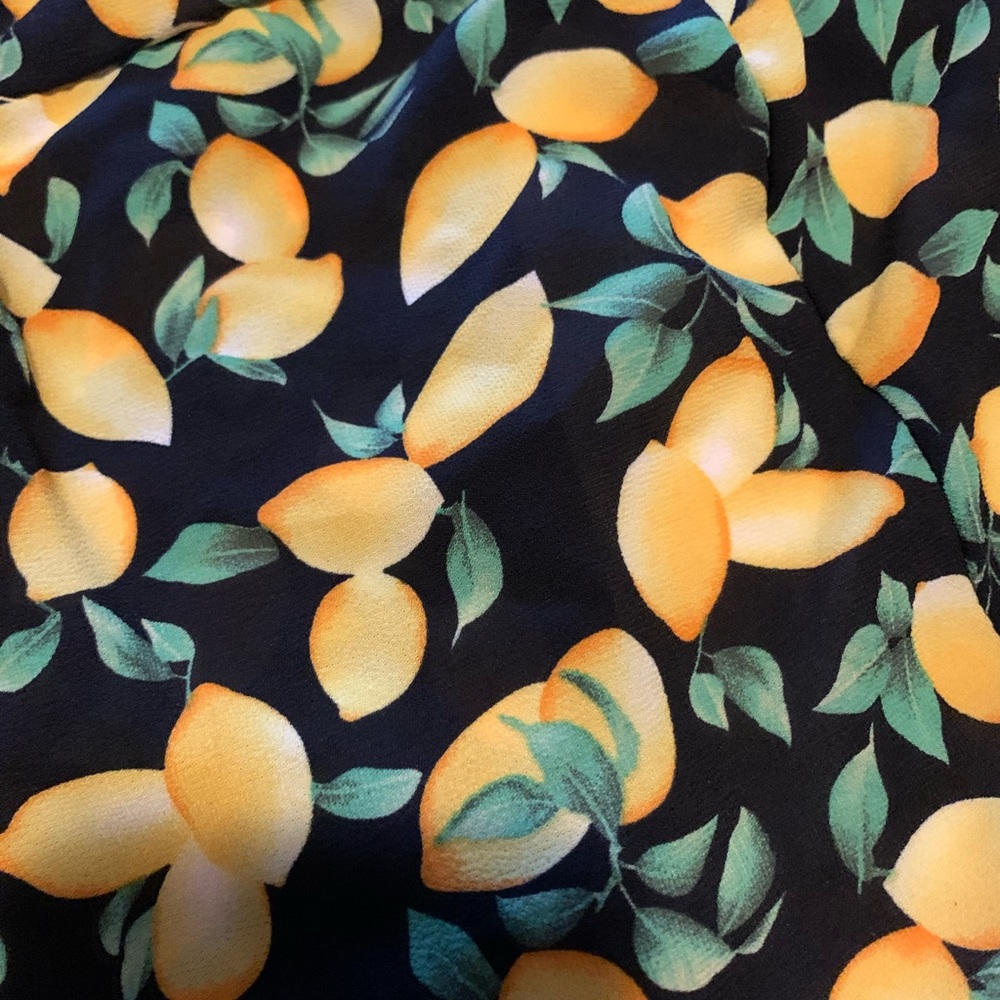LF Lemon Print Cold Shoulder Ruffle Crop Top 🍋 - Picture 7 of 7